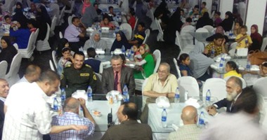 بالصور.. إفطار 100 أسرة بحضور السكرتير العام والمستشار العسكرى بكفر الشيخ