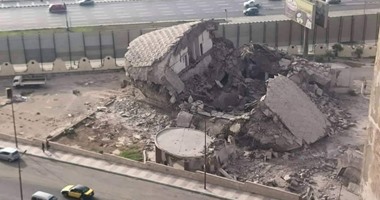 بالصور.. الإسكندرية تواصل هدم مسرح السلام