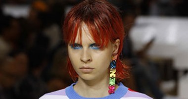 بالصور.. ألوان مبهجة تخطف الأنظار بعرض أزياء دار "Kenzo" فى باريس