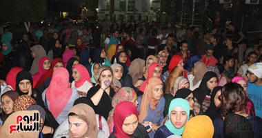 بالفيديو والصور..مئات الطلاب يهتفون ضد التعليم اعتراضا على تأجيل امتحان الديناميكا 