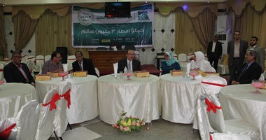 محافظ بنى سويف يوزع أجهزة عرائس لـ35 فتاة يتيمة وأجهزة منزلية لـ 7 أسر فقيرة