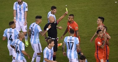 نهائى كوبا أمريكا.. 2 طرد وانفراد فى شوط سلبى بين الأرجنتين وتشيلى