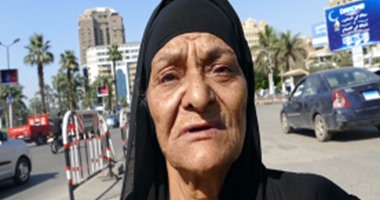 بالفيديو.. فاعل خير..منيرة مسنة وحلمها ماتموتش فى الشارع