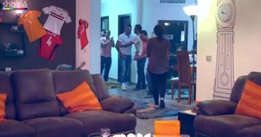 بالفيديو.. "كورة رمضان".. البلدوزر يلقن والد عروسته "علقة سخنة"