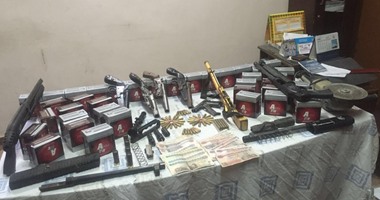 ضبط 17 عاطلا بحوزتهم أسلحة نارية وبانجو وحشيش وأقراص مخدرة بالقليوبية