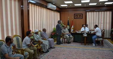 محافظ الدقهلية يلتقى أهالى عزبة عاصم لحل أزمة مياه الشرب