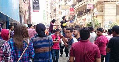 بالصور.. ثورة طلاب الثانوية العامة بالمحافظات.. تظاهرات ضد "التعليم" بعد امتحان "الدين".. هتافات طلاب أسيوط:"احنا الطلبة المطحونين".. ومسيرات الإسكندرية:"مش هنعيد.. احنا طلبة مش عبيد"