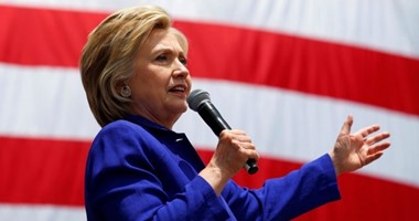 هيلارى كلينتون تعد بتوصيل الإنترنت السريع لكل الأمريكيين بحلول 2020