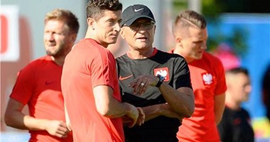 يورو 2016 .. مدرب بولندا يطالب الحكام بحماية ليفاندوفسكى