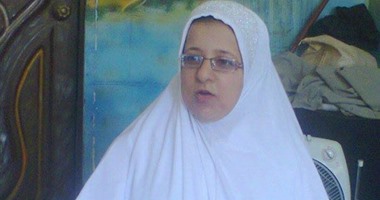 بالصور.. "حكاية قزمة".. عزة ماجد قصيرة تمتلك 24 أصبعا.. الفتاة تُطالب محافظة الدقهلية بتوفير وظيفة ضمن الـ5%.. وتؤكد: عانيت نفسيا من العمل فى سوبر ماركت لقصر قامتى.. وقدمت أوراق تثبت عجزى الكلى