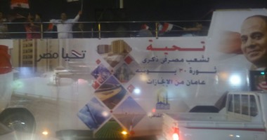 إطلاق الألعاب النارية بكورنيش النيل احتفالا بذكرى ثورة 30 يونيو