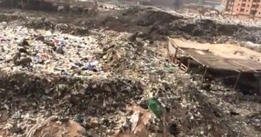 بالفيديو.. تحول شارع جمال عبد الناصر فى السلام لمقلب قمامة وأدخنة سامة