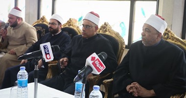بالصور.. رئيس القطاع الدينى يستمع لشكاوى الأئمة بالإسكندرية