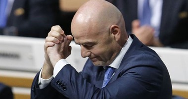 فضائح الفيفا عرض مستمر.. الشرطة السويسرية تداهم مقر الاتحاد الدولى..الكشف عن جريمة جديدة لبلاتر بتقاسم 80 مليون دولار مع مساعديه.. واتهامات الرئيس الجديد انفانتينو أحدث الأزمات بعد عام من شرارة الفساد