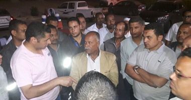 النائب أحمد أبو خليل يلتقى بعمال مطار مرسى علم المضربين عن العمل لحل أزمتهم