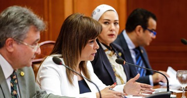 البرلمان يستعد لاستقبال "السيّاح".. لجنة السياحة تضع خطة عاجلة لتشجيع السائحين.. واجتماعات مكثفة تمهيدا للقاء وفد الخبراء الروس.. عضو اللجنة: تقاير تأمين المطارات المصرية إيجابية