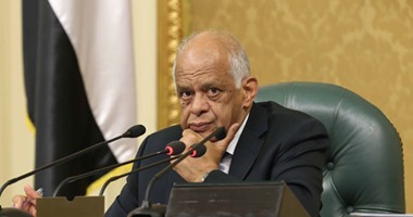 رئيس البرلمان مداعبا النواب: كان مقبوض عليا فى المكتب