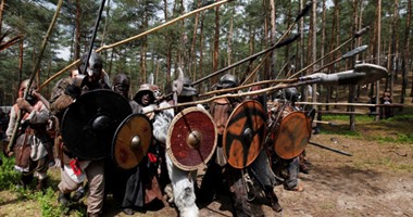 بالصور.. معجبو فيلم "The Hobbit" بالتشيك يعيدون تجسيد المعركة الكبرى