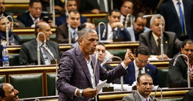 خناقات النواب وتسريبات الثانوية العامة يسيطران على أول يوم موازنة.. خالد يوسف وضياء داوود يطعنان فى دستورية الموازنة.. و"حسين عيسى" يرد: لا وجود للناتج القومى.. وعلى عبد العال: كدا هتبقى سداح مداح
