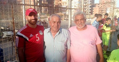 نجوم الفلاحين يكرمون المدرب التاريخى للمحلة
