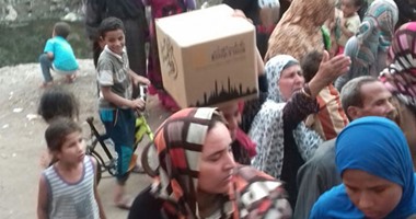 توزيع طن زيت طعام ببركة السبع فى المنوفية تخفيفا على المواطنين