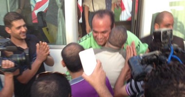 بالصور.. استقبال جماهيرى لأسطورة السومو بمسقط رأسه بالدقهلية