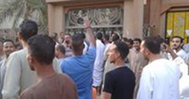 صحافة المواطن.. بالصور- مظاهرة لأهالى "فقط" لانقطاع الكهرباء المستمر  بقنا
