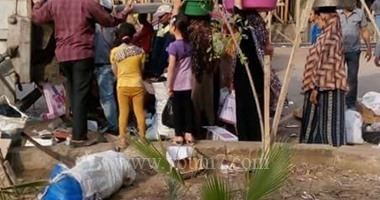 نظافة الجيزة توفر سيارة بكفر طهرمس لجمع القمامة من المواطنين بالطابور