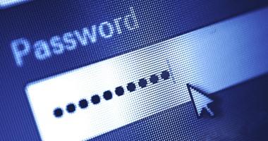 خوفا من الاختراق.. فيس بوك ونيتفليكس تطالبان المستخدمين بتغيير كلمة السر