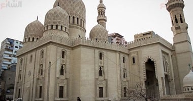 بالصور.."من بحرى وبنحبوه".. هكذا غنت هدى سلطان لأشهر المناطق السياحية بالإسكندرية.. قايتباى فسحة الغلابة والمرسى أبو العباس مقصد الصوفيين وحلقة السمك هواية وتجارة.. والترام القديم شاهد على التاريخ