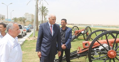 بالصور.. بعد عودته مرة أخرى.. محافظ السويس يوجه بصيانة دورية لمدفع رمضان