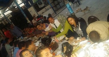 حاملو الماجستير يتناولون الإفطار داخل نقابة المحامين بعد وقفة أمام "الوزراء"