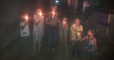 الظلام يخيم على أنحاء الجمهورية على مدار 3 أيام ماضية.. "الكهرباء" تفشل فى أول اختبار بشهر الذروة.. وأهالى إمبابة والهرم وفيصل والمعادى والشرابية والزاوية يصرخون من طول فترة الانقطاع