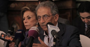 عمرو موسى يصل القاهرة بعد زيارة لمملكة البحرين