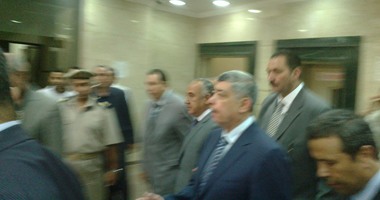 وزير الداخلية يغادر المنوفية ويرفض الإدلاء بأى تصريحات