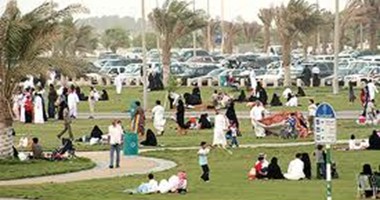 العيد فى الخليج طعم خاص.. السعوديون يتناولون القهوة والتمر وحلاوة العيد.. والإمارات يحولونه لمهرجان كبير.. ومحلات ومؤسسات الكويت تغلق أبوابها.. و"الجريش" و"المرقوق" و"المطازيز" أبرز الأكلات الشعبية