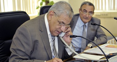 رئيس الوزراء يتصل بمواطنين للتأكد من استجابة المسئولين لشكاواهم 