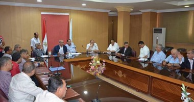 محافظ كفر الشيخ يبحث سبل معالجة مصرف كتشنر