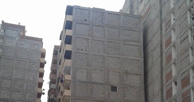 "جمهورية الأبراج المائلة".. 15ألف عقار مائل تهدد حياة الأهالى بالإسكندرية.. مافيا العقارات يبيعونها بأسعار زهيدة.. والمحافظة تفشل فى مواجهه 27ألف عقار مخالف.. والأزمة تزداد رغم صدور 150ألف قرار إزالة