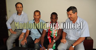 مهاجم الأهلى السابق ينضم لفريق مولودية الجزائر