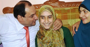 بالصور.. الخامسة مكرر فى الثانوية: "أتمنى استكمال مشوار والدى بكلية الطب"