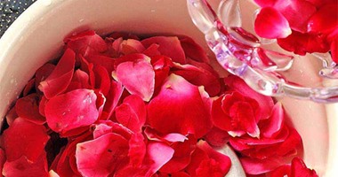 أهمها ماء الورد.. 5 طرق للتخلص من الهالات السوداء فى أسبوع