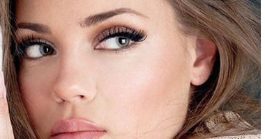 لو هتخرجى بعد الظهر فى العيد.. اعرفى ازاى تظهرى بماكياج مناسب
