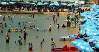 "صحافة المواطن".. مواطنون يقضون إجازة عيد الفطر على شواطئ الإسكندرية