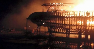 حريق هائل فى مراكب على شواطئ سفاجا وتفحم مركبين