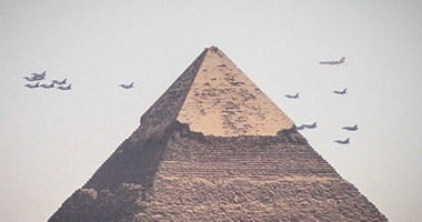 بالفيديو والصور.. تفاصيل حفل استقبال أحدث مقاتلة فى الجيش المصرى.. "رافال" تحلق فوق القاهرة والجيزة وسط F16 وميراج.. وطائرة gulf g4 تصور الحدث التاريخى.. و14 طائرة تستعرض لتمكين المواطنين من المتابعة