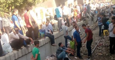 "واتس آب اليوم السابع".. تعطل قطار  بمحطة بشتيل وتكدس الركاب على الرصيف