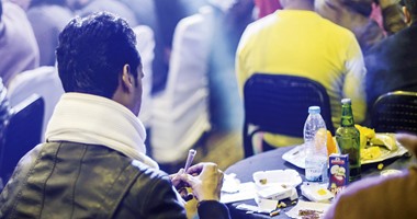 بالصور.. أوكار المخدرات فى قلب الشوارع  دون رقيب أمنى.. "اليوم السابع" يخترق "أفراح الجمعيات".. "كوشة" بدون عرسان وراقصات بملابس عارية و"بيزنس النقطة كاس وداير".. والفرح يجمع حوالى 200 ألف جنيه
