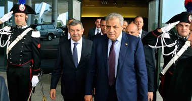 محلب يغادر القاهرة متوجهًا إلى فرنسا
