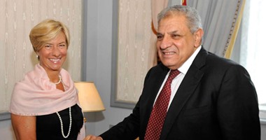 محلب ووزيرة دفاع إيطاليا يؤكدان أهمية التعاون لمواجهة الإرهاب